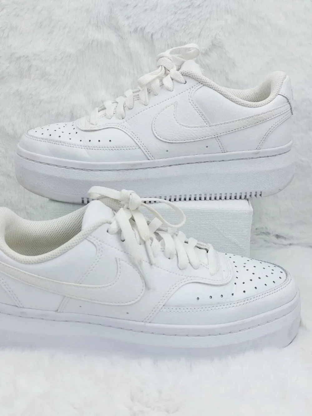Nike women white